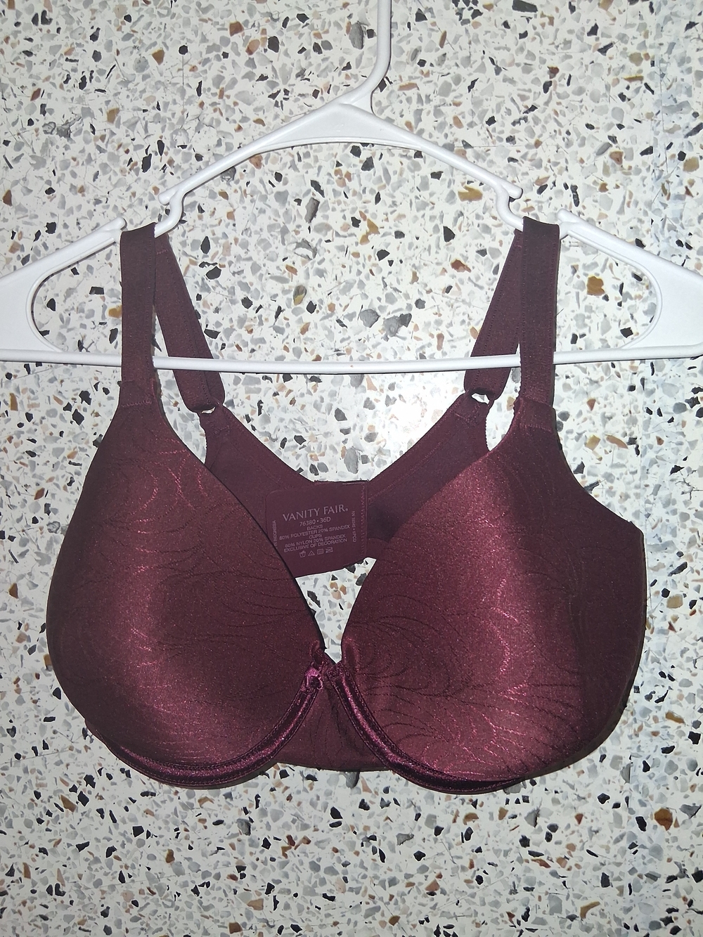 Women's Vanity Fair Tshirt Bra Size 36D Padded With Wires Burgundy